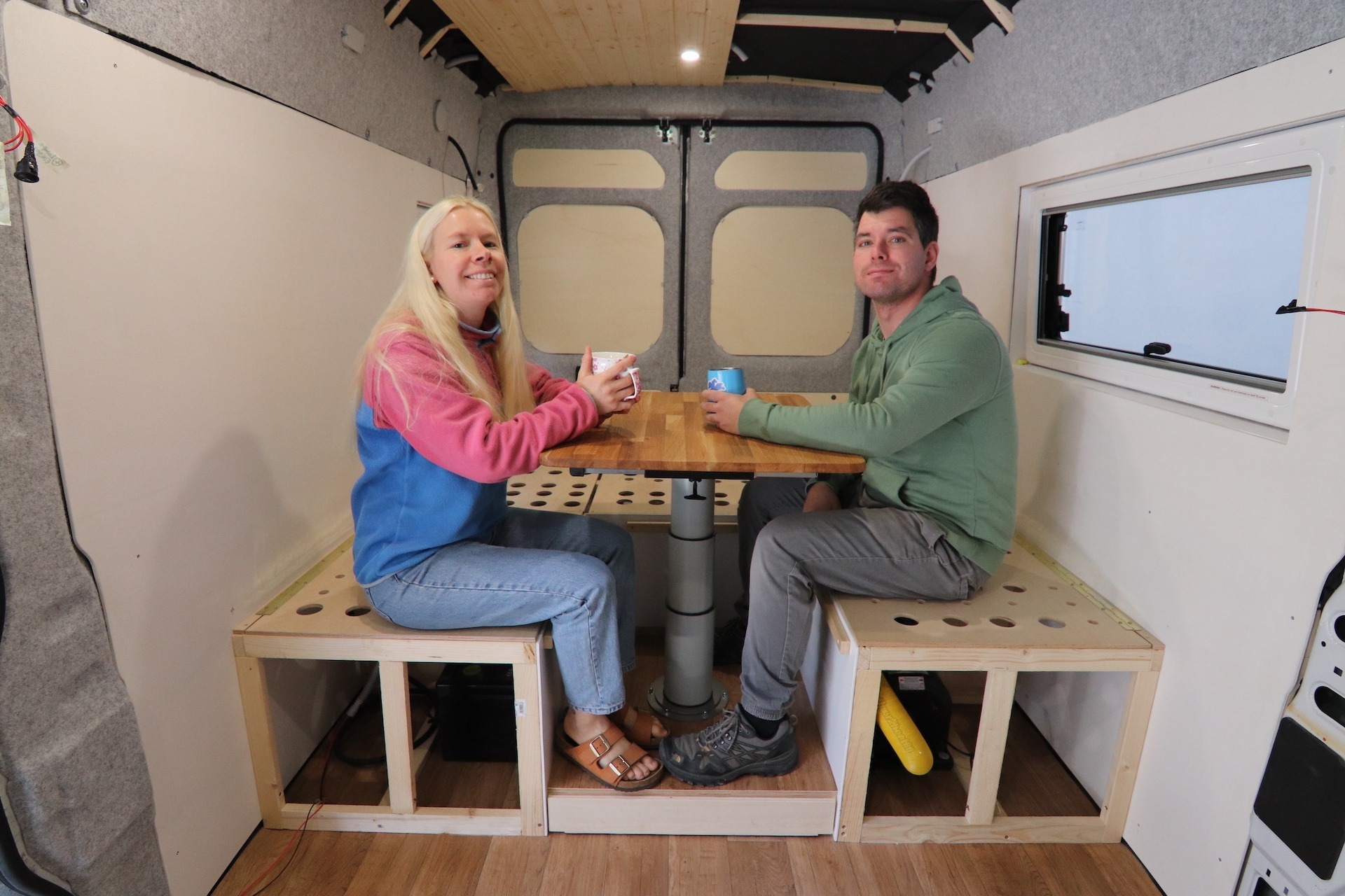 https://www.abenteuer-vanlife.de/bett-und-sitzecke-im-camper/camper-bett-bauen_1516/